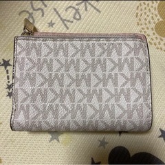 MICHEAL KORSの三つ折財布の画像