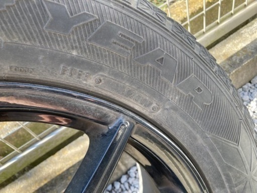 【215/60 R17】日産エルグランドE51 スタッドレスタイヤ