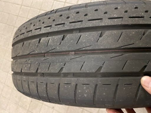 C25 セレナ　タイヤ