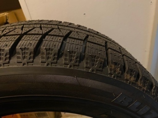 新品ブリザック スタッドレスタイヤ 205/60R16お売りします