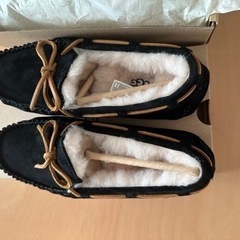 UGG モカシン ダコタ ムートン の画像