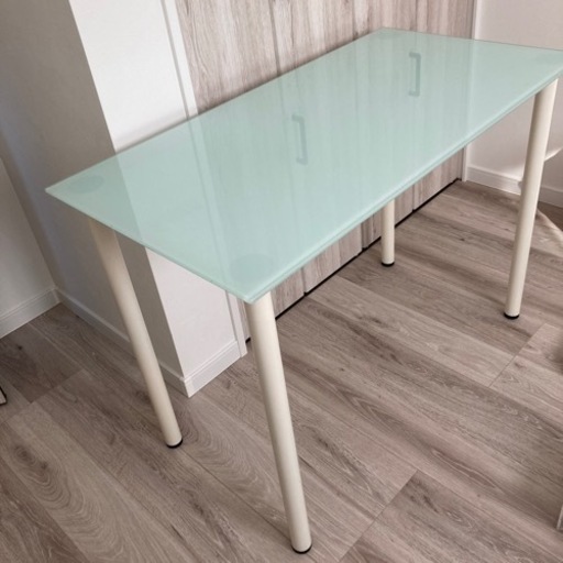IKEA ガラステーブル
