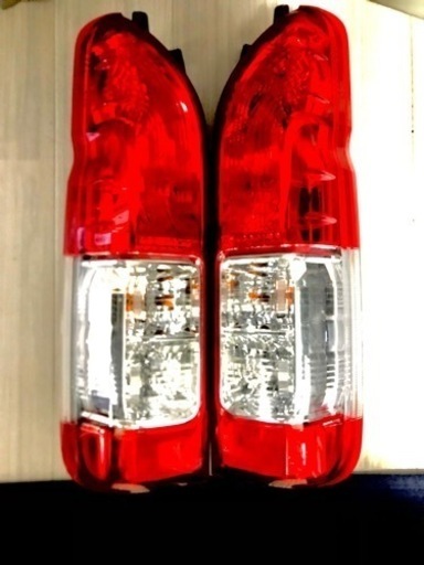 ハイエース200系、テールレンズ