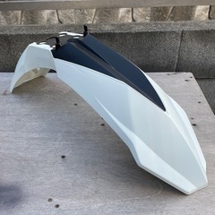 モタード★フロントフェンダー白★モトクロス★KTM等汎用