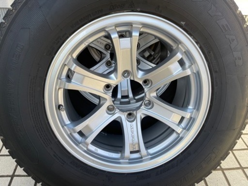 265-65R17スタッドレスタイヤセット