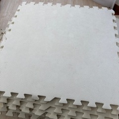 【取引中】ジョイントマット62cm×62cm 27枚　の画像