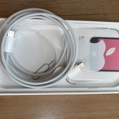 iPhone SEの箱（充電ケーブル入）の画像