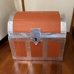なんちゃって宝箱ダンボール作成