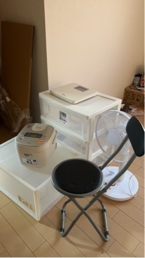 ミラー、炊飯器、収納ケース、椅子、電子スケール、扇風機（決定者済み