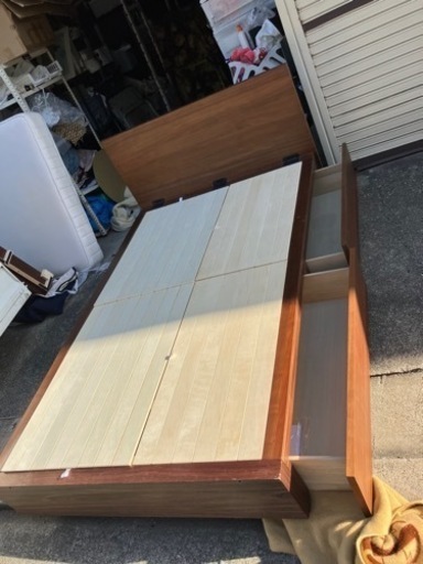 セミダブルフレームとマットレス