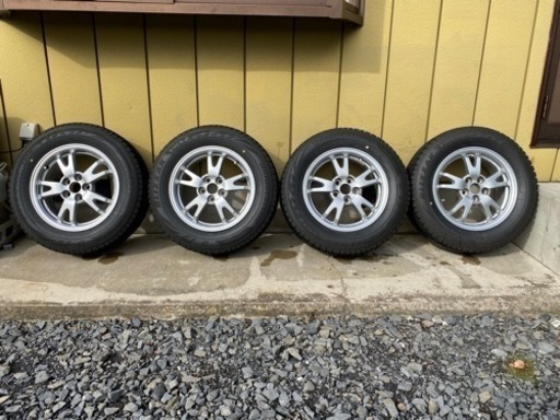 トヨタ純正ホイールとスタッドレスタイヤ４本　中古