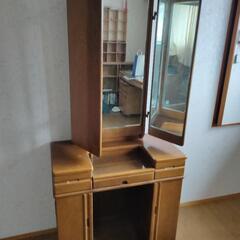 ドレッサー椅子付きの画像