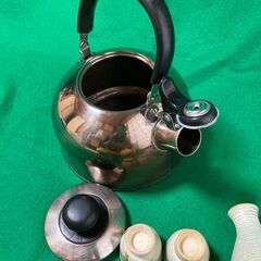ステンレス笛吹やかん1.６L　ケトル　徳利＆おちょこ「松竹梅文様」　熱燗できますの画像