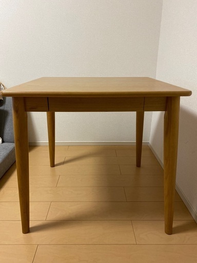 無垢材のテーブル