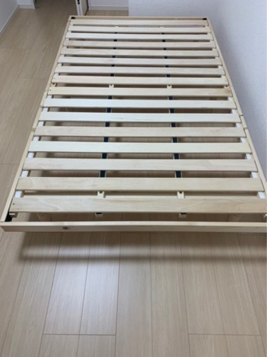 ベッド　美品【セミダブル】北欧パイン材・高さ3段調整