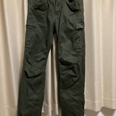 カーキ色ジーパン