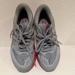 asics スニーカー　ランニングシューズの画像