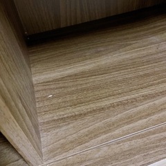 ウォールナットカラーの棚の画像