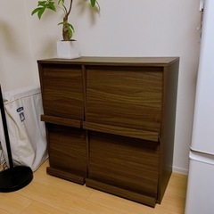 ウォールナットカラーの棚