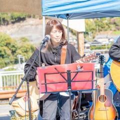 アコギ弾き語りの女性ボーカルさん