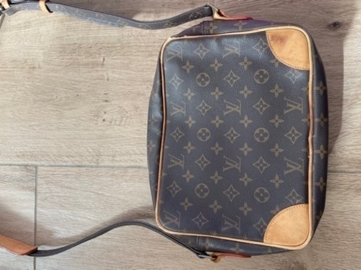 LOUIS VUITTONショルダーバッグモノグラムキャンバスナイル