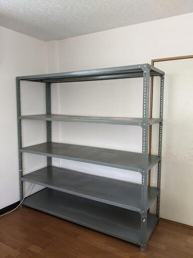 組み立て式のスチール棚