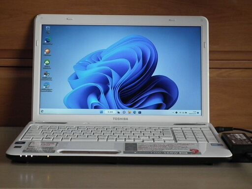 【SSD240GB搭載WIN1164bit 東芝 Dynabook T350/56BW Core-i5/ﾒﾓﾘ4GB/Office365】