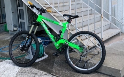 フルサスマウンテンバイク