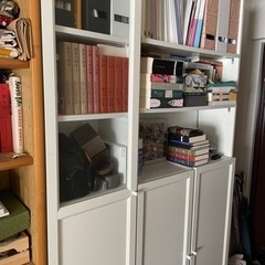 IKEA BILLY 本棚（左）