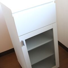 ニトリ　白　キャビネット　引き出し付