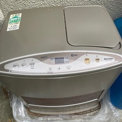 (お取引中) 石油ストーブ ファンヒーターとポリタンク ガスカン 灯油•ガソリンカンの画像