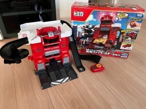 「箱付き」デカパトロールカー&ファイヤーステーション