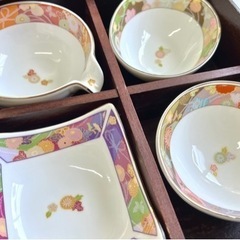 小皿付きの重箱セットの画像