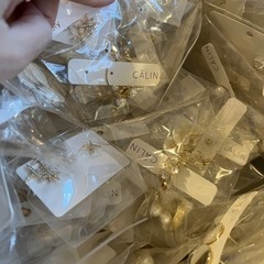 袋いっぱい　新品ピアスの画像