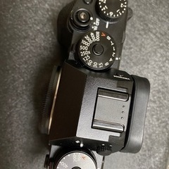最終値段　美品　Fujifil x-t4カメラバディ　ブラックの画像