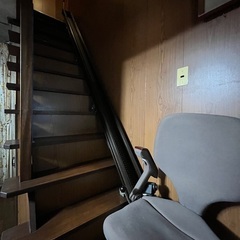 動作良好！いす式階段昇降機 楽ちん号