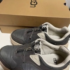 UGG 厚底スニーカー