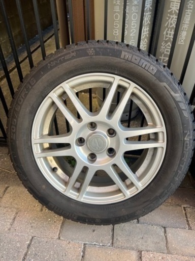 スタッドレスタイヤホイールセット　205/60R16