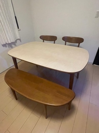 カリモク　ダイニング4点セット