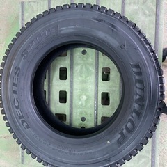10t スタッドレスタイヤ　245/70R19.5