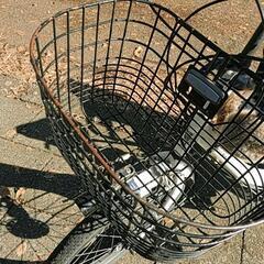 お正月特価！ヤマハ 3人乗りOK 電動自転車 アシスト 8.7Ah 白 リアシート 後ろ チャイルドシート付きの画像