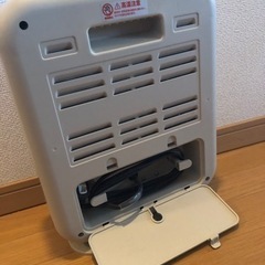 電気ストーブ800w(小型軽量) の画像