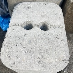看板などを支えるメガネ石さしあげます。12個