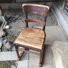 古い木製イス　椅子　一人掛けの画像