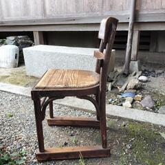 古い木製イス　椅子　一人掛けの画像