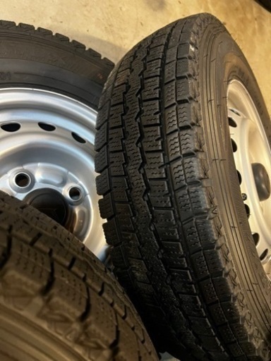 程度良好ダイハツ純正鉄ホイ付！ダンロップWINTERMAXX SV01 145R12 6PR LT PCD100 12×4J IS不明