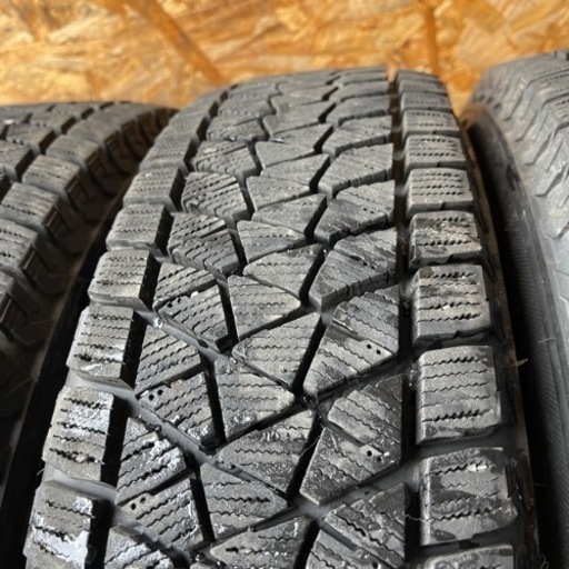 バリ山　BRIDGESTONE ブリヂストン　ブリジストン　DM-V2 175/80R16 スタッドレス タイヤ　2015年製　16イ