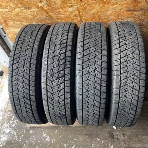 バリ山　BRIDGESTONE ブリヂストン　ブリジストン　DM-V2 175/80R16 スタッドレス タイヤ　2015年製　16インチ