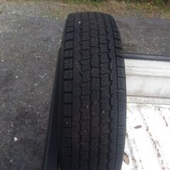 スタッドレスタイヤ145R12です。