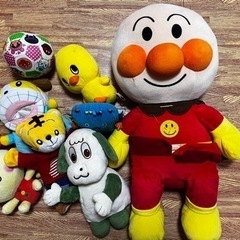 ベビー用ぬいぐるみとアンパンマンのソフトボール